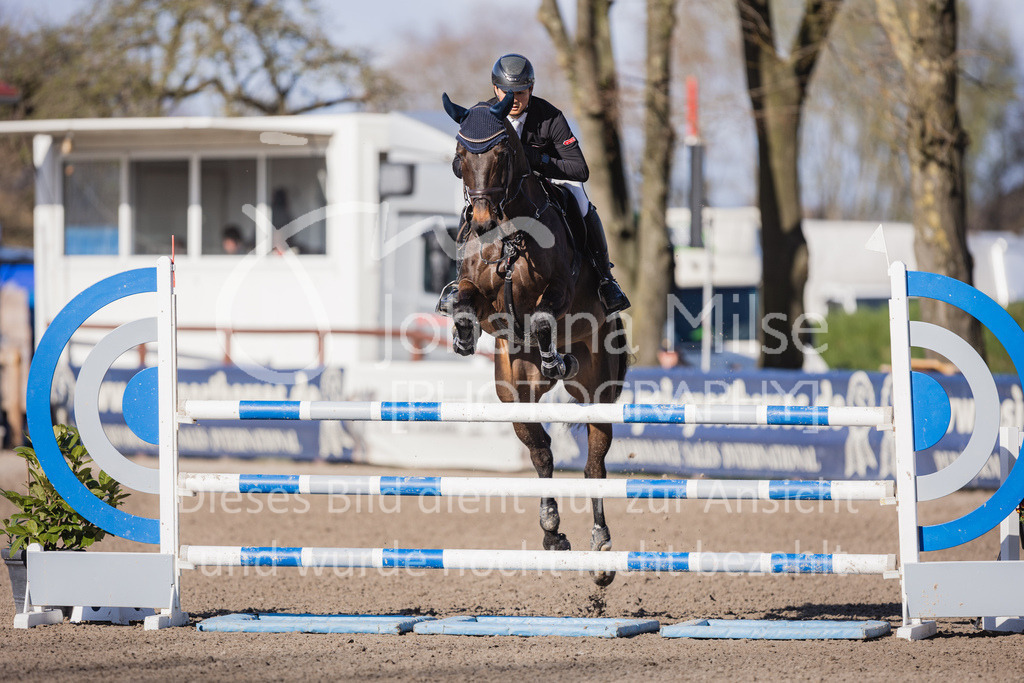 230411_Mühlen_04SprPf-L-473 | Deine schönsten Turniermomente als professionelle Fotos! Entdecke hochwertige Pferdesport-Fotografie im Online-Shop. Jetzt Fotos finden & bestellen!