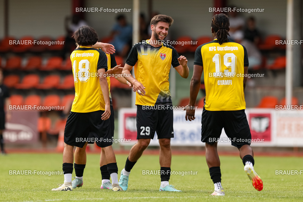 1_SVSKFC_20250726_1350.JPG -  - SV Schermbeck - KFC Uerdingen  - Testspiel | Schermbeck, Deutschland, 26.07.25: Mohammed Yasin Benslaiman Benktib (KFC Uerdingen) Torjubel, jubelt mit seiner Mannschaft nach dem Treffer zum 0:4 während des Testspiel Spiels zwischen SV Schermbeck - KFC Uerdingen  in der Volksbank Arena am 26. July 2025 in Schermbeck, Deutschland. (Foto von Stefan Brauer/Brauer-Fotoagentur)