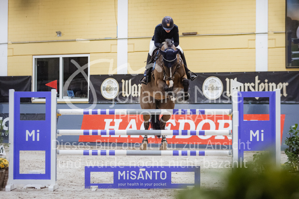 221217_Warstein_GP-210 | Deine schönsten Turniermomente als professionelle Fotos! Entdecke hochwertige Pferdesport-Fotografie im Online-Shop. Jetzt Fotos finden & bestellen!