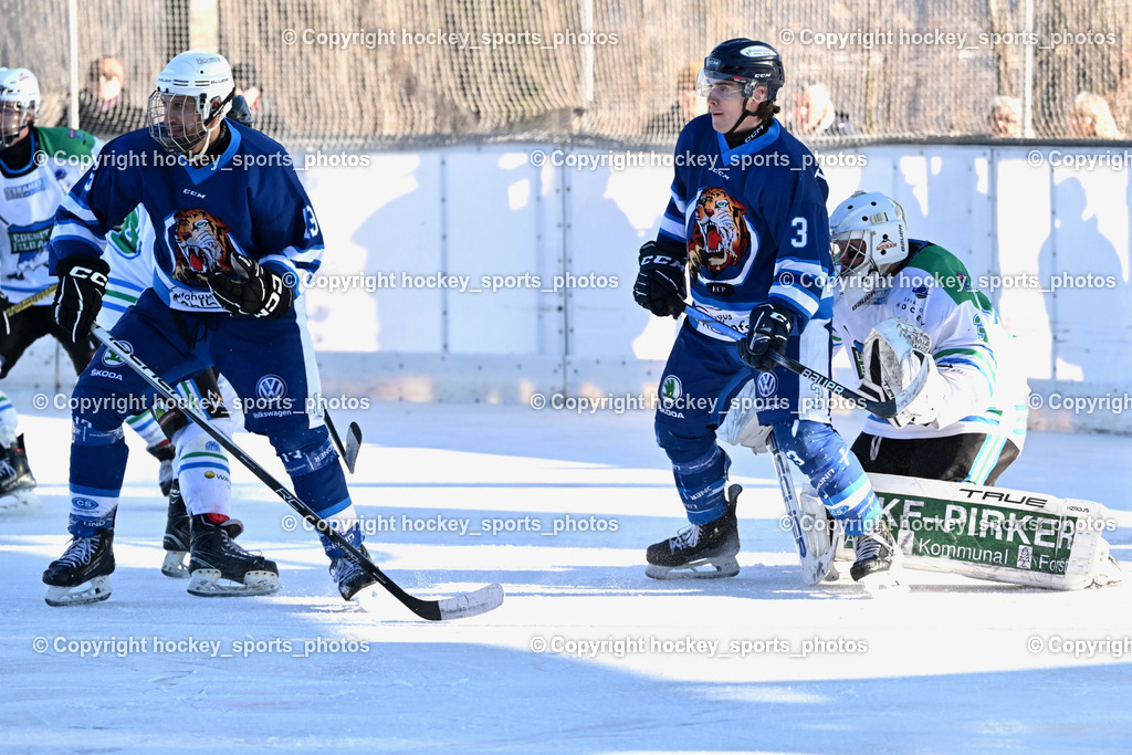 EC Tigers Paternion vs. EC FELD AM SEE/DSG LEDENITZEN | #13 Meixner Thomas EC Tigers Paternion, #3 Kronawetter Piersilvio EC Tigers Paternion, #32 Baumann Rene EC FELD AM SEE Ledenitzen, EC Tigers Paternion vs. EC FELD AM SEE/DSG LEDENITZEN, EC Tigers Paternion vs. EC FELD AM SEE/DSG LEDENITZEN am 04.01.2026 in Paternion (Eislaufplatz Paternion), Austria, (Photo by Bernd Stefan)