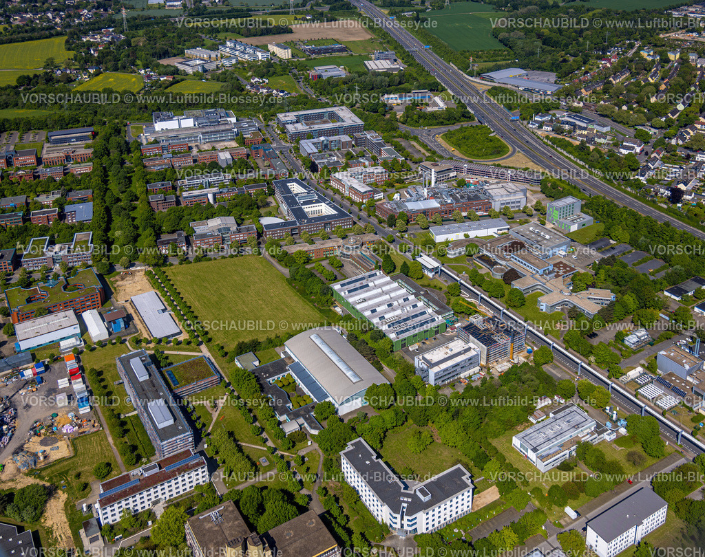 Dortmund230504411 | Luftbild, TU Technische Universität Dortmund, Technologiezentrum (TZDO), DELTA Zentrum für Synchrotronstrahlung, Taros Chemicals GmbH, Emil-Figge-Straße, Baustelle neues Gebäude, Haltestelle für Hochbahn, Eichlinghofen, Dortmund, Ruhrgebiet, Nordrhein-Westfalen, Deutschland