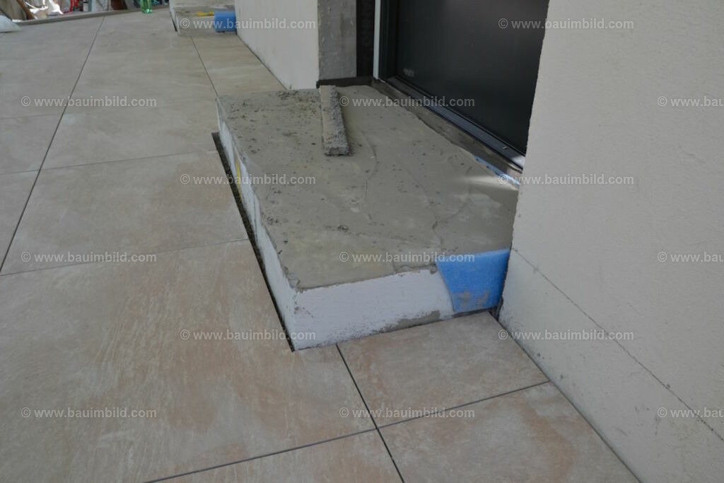 bib-lg21-fliesenlegerarbeiten-0112 | Nach LV-Leistungsgruppen sortierte Detailfotos über den Bau eines Hauses. Alle Hausbau-Bilder direkt vom Urheber und Autor der Website Haus-Selber-Bauen.com