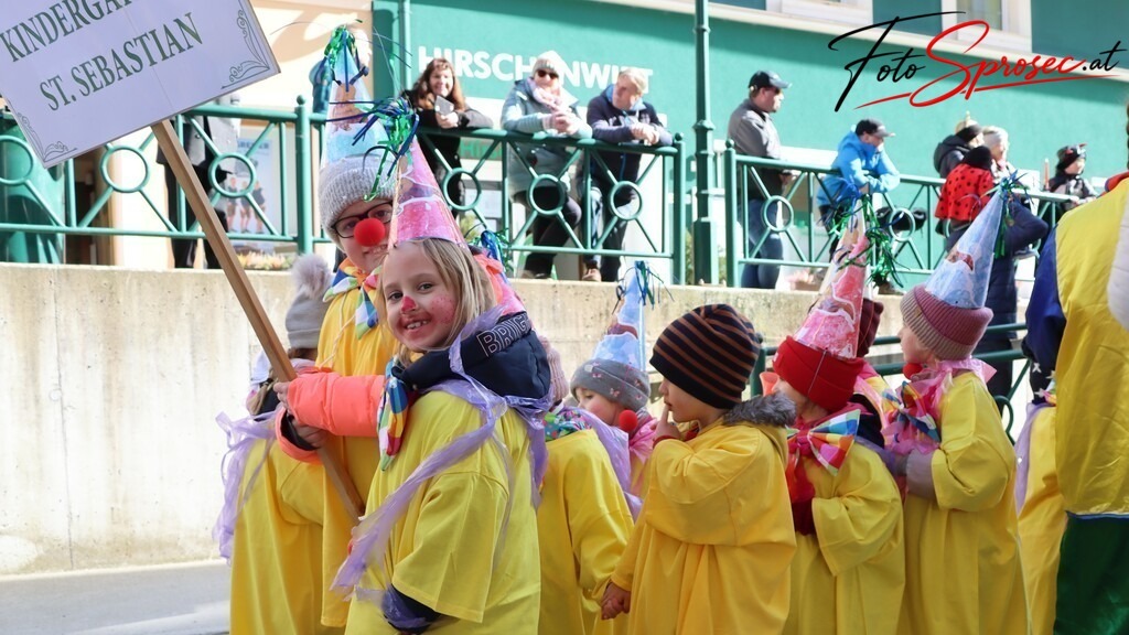 fasching-mariazell2025 (22) | Mit meiner Kamera halte ich besondere Augenblicke, faszinierende Landschaften und interessante Details fest. Dabei entstehen ganz unterschiedliche Aufnahmen – von stimmungsvollen Landschaftsfotografien und beeindruckenden Drohnenaufnahmen über Pressefotos - Realisiert mit Pictrs.com