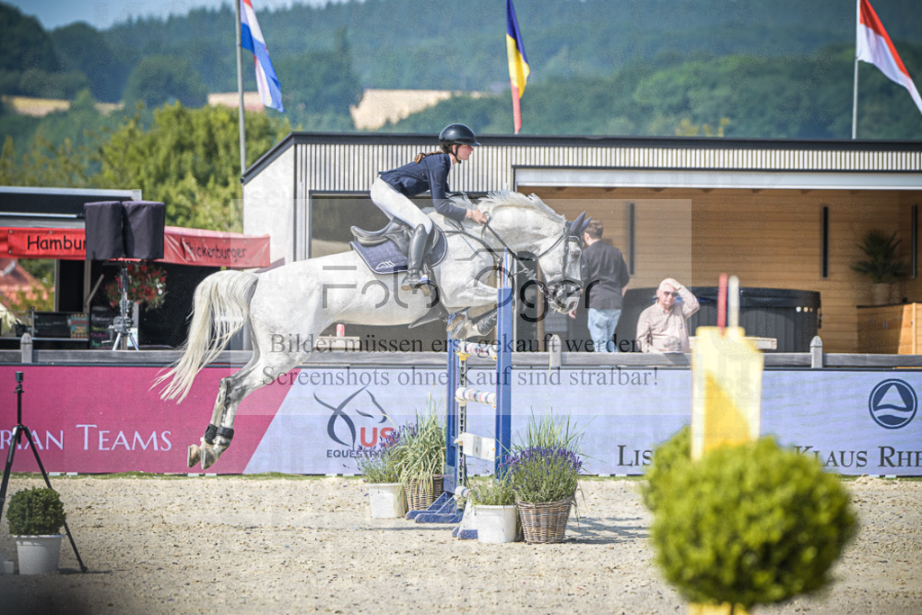 DOS_6920 | Entdecke hochwertige Reitturnierfotos von Foto Oger. Professionell, emotional und authentisch – jetzt Lieblingsmomente im Shop bestellen.Deutschlandweite Turnierfotografie. - Realisiert mit Pictrs.com
