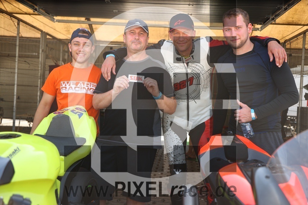 teams-20240905_04806 | Schöne Erinnerungen an spannende Momente - das festzuhalten ist unser Job. PIXELrace.de ist seit 2003 auf den Rennstrecken Europas unterwegs um die Action draußen beim Fahren und die wunderbare Stimmung imm Fahrerlager für euch einzufangen.