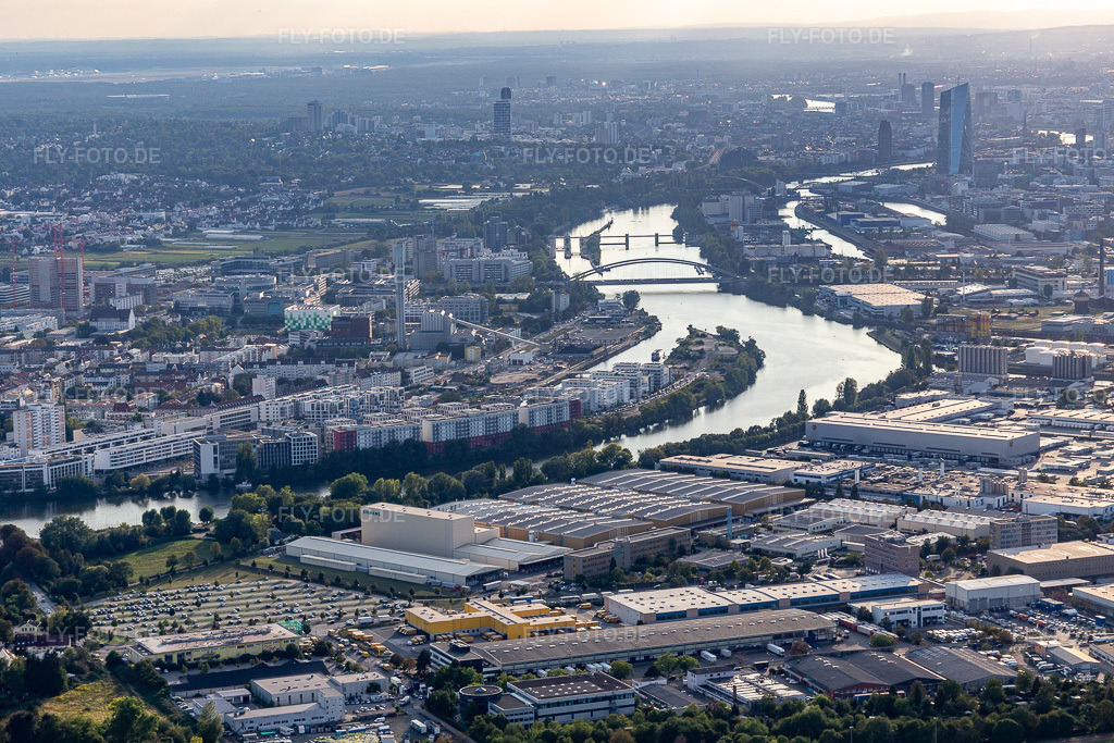 Luftbild: Hafeninsel im Ortsteil Hafen in Offenbach im Bundesland Hessen in Deutschland. Foto: IMG_117526.jpg vom 10.09.2019 durch Werner Riehm/FLY-FOTO.de