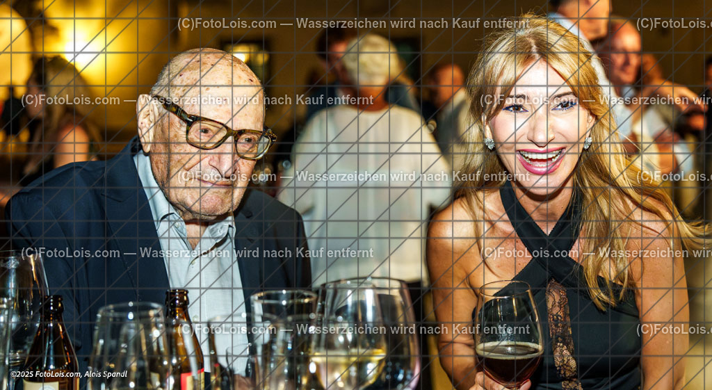 _ALP3405_Eroeffnungskonzert_Empfang | XLI. CHOPIN-Festival - Prälatensaal, Fr 15. Aug. 2025, nach dem Eröffnungskonzert mit den KünstlerInnen des Festivals, Ehrengästen und Chopin-Team.              Intendant Theodor Kanitzer und seine designierte Nachfolgerin hatten - jede/r auf seine Weise - etwas zu feiern.