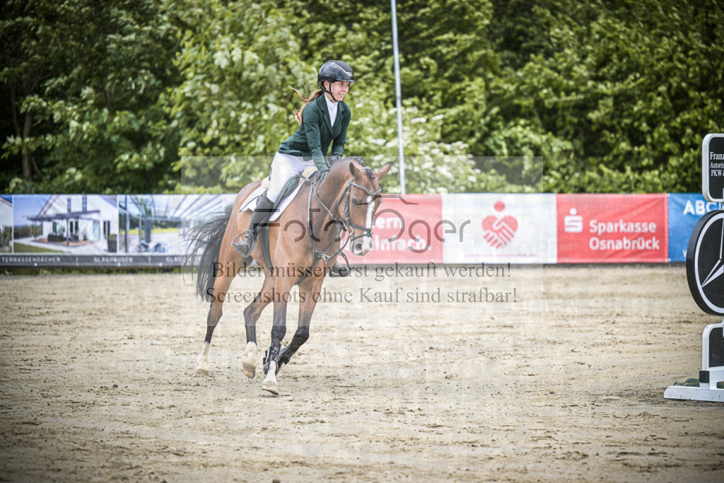 DOS_1766 | Entdecke hochwertige Reitturnierfotos von Foto Oger. Professionell, emotional und authentisch – jetzt Lieblingsmomente im Shop bestellen.Deutschlandweite Turnierfotografie. - Realisiert mit Pictrs.com
