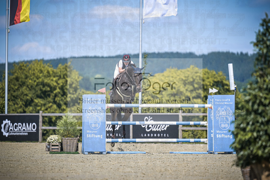 DOS_3153 | Entdecke hochwertige Reitturnierfotos von Foto Oger. Professionell, emotional und authentisch – jetzt Lieblingsmomente im Shop bestellen.Deutschlandweite Turnierfotografie. - Realisiert mit Pictrs.com
