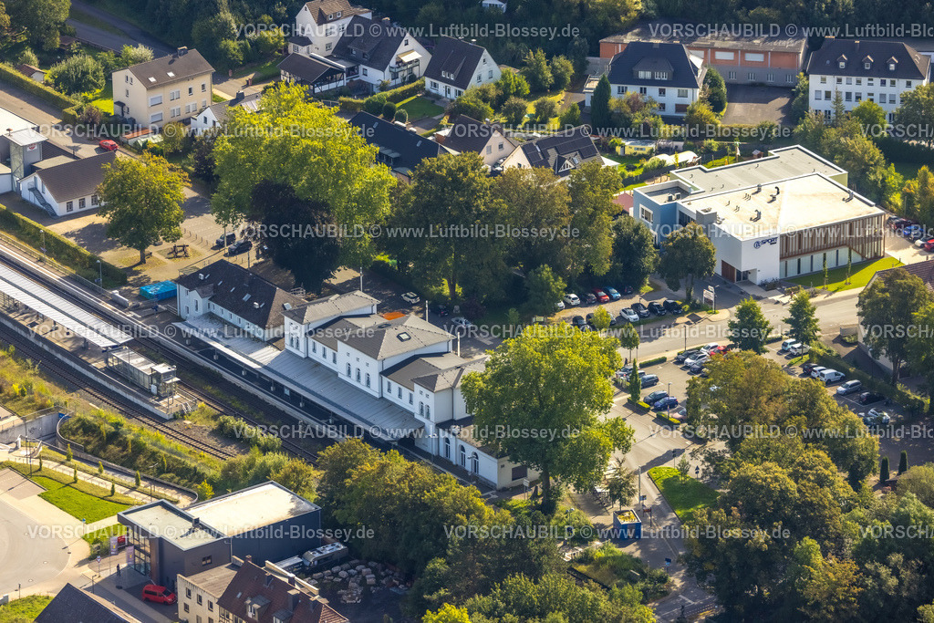 Arnsberg230904719 | Luftbild, Bürgerzentrum Bahnhof Arnsberg, TV Arnsberg SPORTbahnhof, Arnsberg, Sauerland, Nordrhein-Westfalen, Deutschland