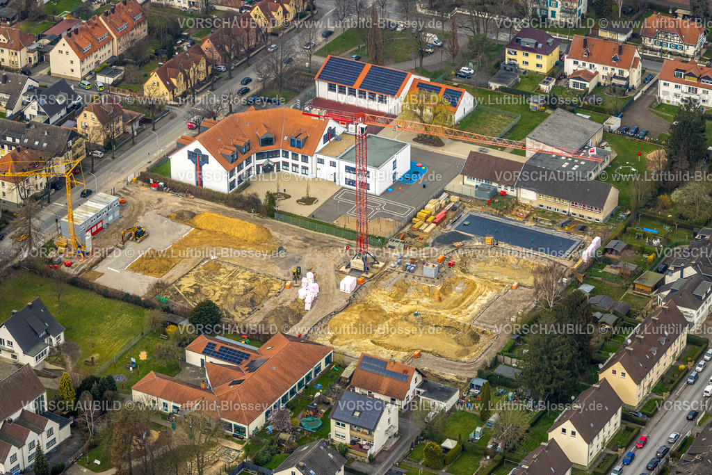 Werl240308234 | Luftbild, Baustelle mit Baukran und Neubau Schulgebäude auf dem Gelände der Petri-Grundschule am Langenwiedenweg, Werl, Nordrhein-Westfalen, Deutschland
