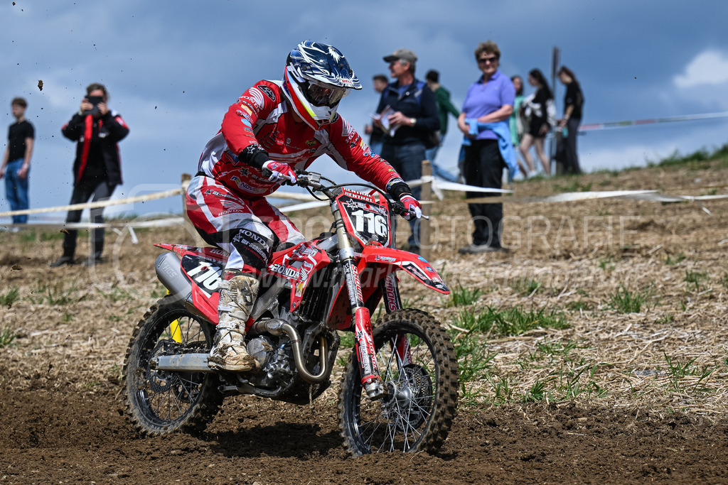 Motocross Schlatt bei Winterthur - 29. April 2023 | #116 Luibrand Tim aus Gottmadingen (DE) auf Honda in der Kategorie MX2 / TL am Motocross Schlatt bei Winterthur, 29. April 2023.
Instagram: @mx_schlatt | @mc_wila | @sam_schweiz
Bild: Sportfotografie Markus Aeschimann | www.markus-aeschimann.ch - Realisiert mit Pictrs.com
