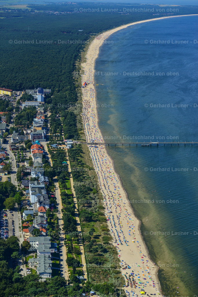 3637711 | ZINNOWITZ 25.08.2016 Sand und Strand- Landschaft an der Seebrücke Zinnowitz mit Tauchgondel an der Straße Strandpromenade in Zinnowitz auf der Insel Usedom im Bundesland Mecklenburg-Vorpommern. // Sand and beach landscape on the pier Zinnowitz on street Strandpromenade in Zinnowitz on the island of Usedom in the state Mecklenburg - Western Pomerania. Foto: Gerhard Launer