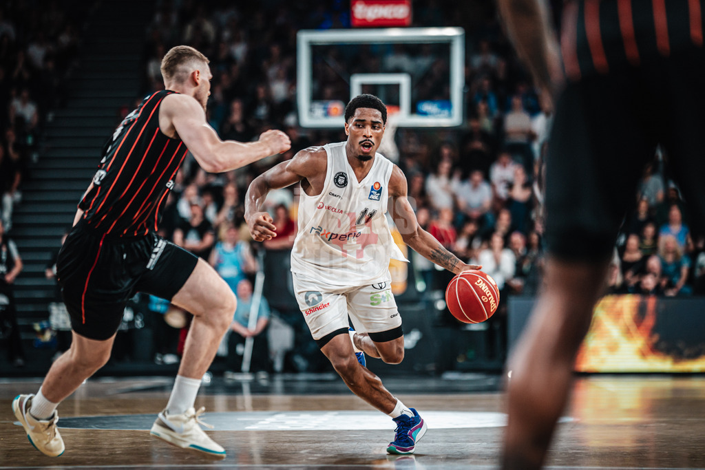 Basketball | Männer | Saison 2023/2024 | easyCredit Basketball Bundesliga | 32. Spieltag | Veolia Towers Hamburg vs. NINERS Chemnitz | 04.05.2024 | William Christmas (#11, Veolia Towers Hamburg)