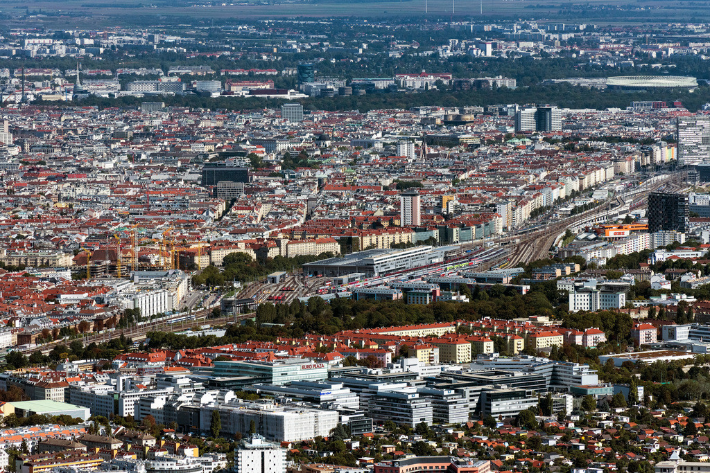 dr__0091018.jpg | WIEN 23.09.2021 Bahnbetriebswerk und Ausbesserungswerk, Wartung und Instandhaltung von Zügen des Personentransportes ÖBB in Wien in Österreich. // Railway depot and repair shop for maintenance and repair of trains of passenger transport OeBB in Vienna in Austria. Foto: Daniel Reiter