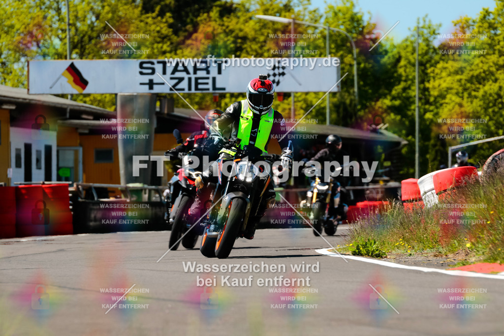Moto-TeamOBK-22034 | Hier findet Ihr Bilder von Touristenfahrten auf der Nürburgring Nordschleife oder von anderen Veranstaltungen die ich besucht habe. Viel Spass beim Durch Schauen 