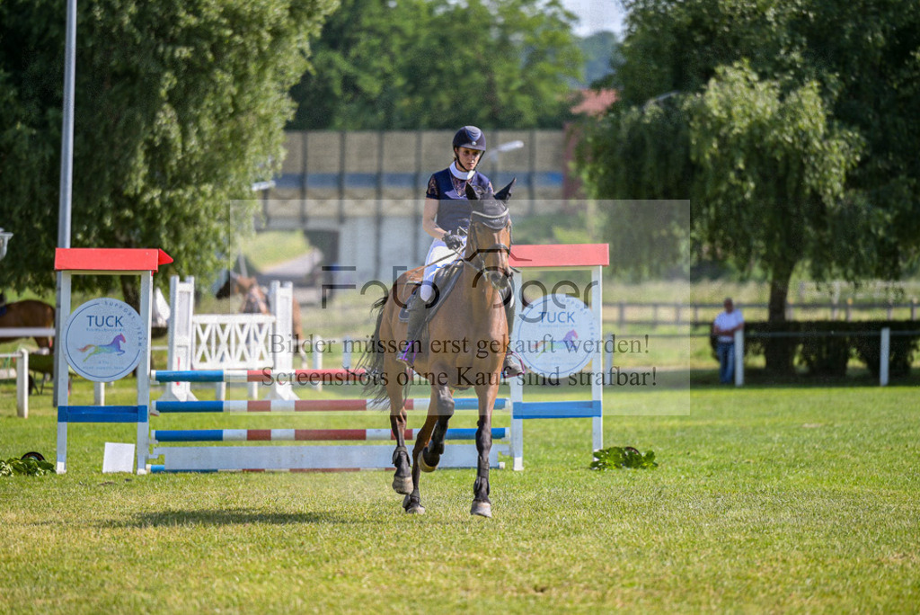Reitturnier Voxtrup | Entdecke hochwertige Reitturnierfotos von Foto Oger. Professionell, emotional und authentisch – jetzt Lieblingsmomente im Shop bestellen.Deutschlandweite Turnierfotografie. - Realisiert mit Pictrs.com