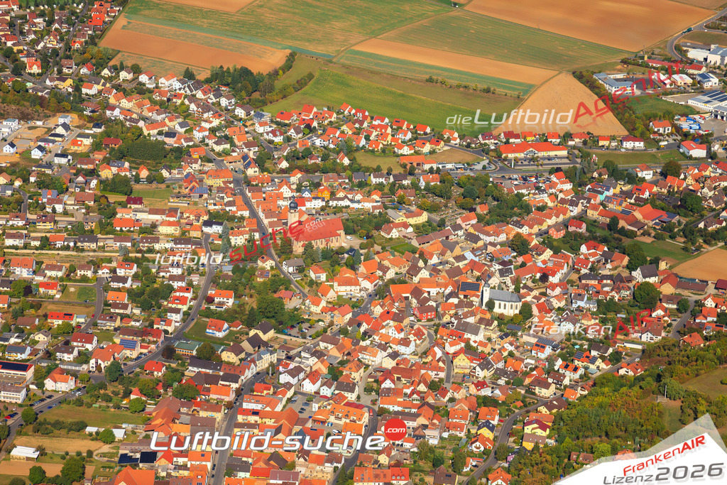 Die Luftaufnahme der Stadt Estenfeld wurde vom UL-Flugzeug heraus erstellt ( keine Drohne )- hohe Auflösung für beste Qualität