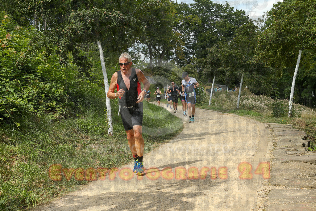 250824_1343_EX1_3376 | Sportfotografie im Rhein-Sieg Kreis, Köln, Bonn, NRW, Rheinland Pfalz, Hessen, etc. Unser Tätigkeitsfeld umfasst den Laufsport vom Volkslauf über den Marathon, Duathlon, Triathon bis zum Ultralauf wie Kölnpfad Ultra oder Schindertrail.