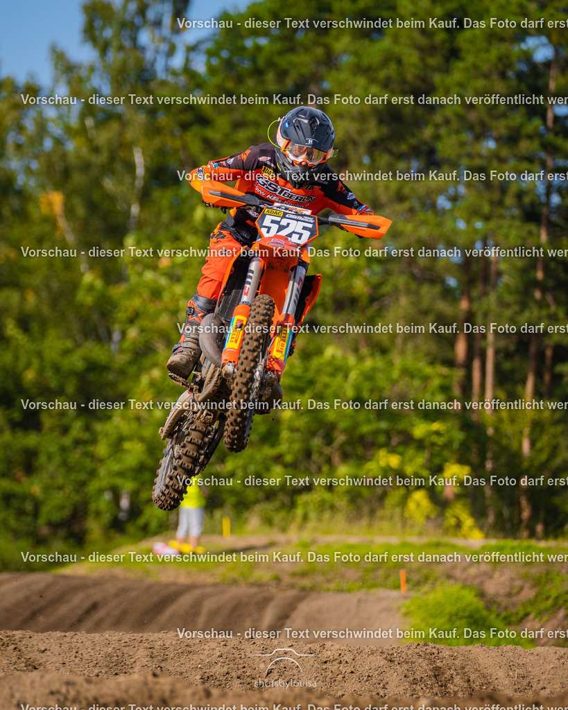 09_21_LM_Schenkenhorst-8254 | Sportfotografin aus Berlin-Brandenburg mit Fokus auf Motocross. Ich halte deine sportliche Leistung und echte Emotionen auf und neben der Strecke professionell fest. Entdecke die Fotos von deinem Rennen und bestelle sie direkt hier im Shop.