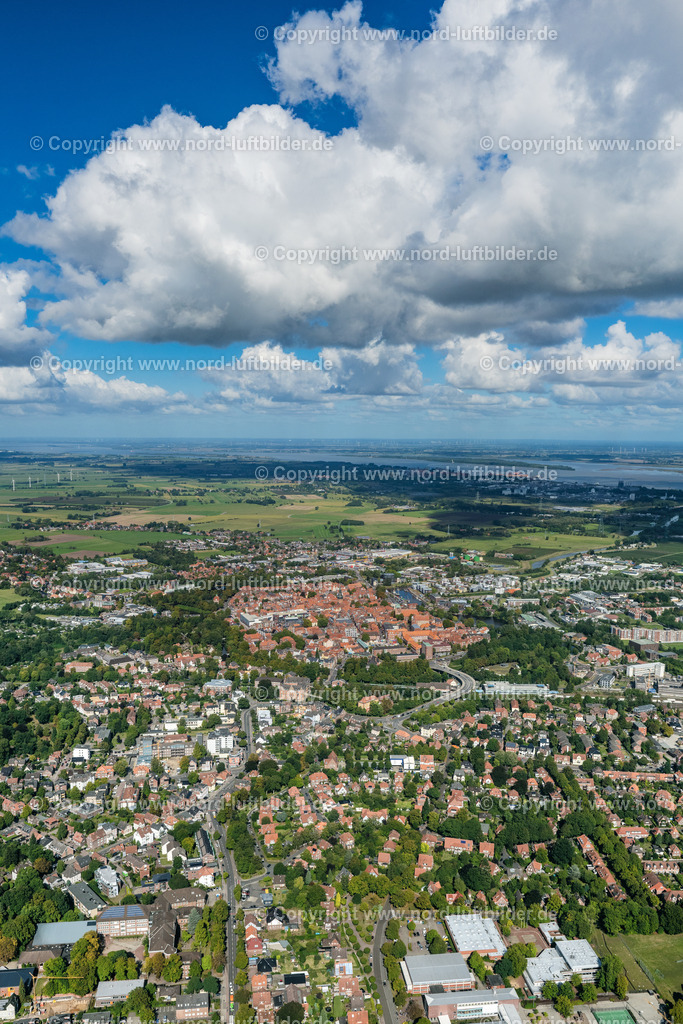 Stade_Altstadt_ELS_2129200922 | STADE 20.09.2022 Altstadtbereich und Innenstadtzentrum in Stade im Bundesland Niedersachsen, Deutschland. Weiterführende Informationen bei: Hansestadt Stade. // Old Town area and city center in Stade in the state Lower Saxony, Germany. Further information at: Hansestadt Stade. Foto: Martin Elsen