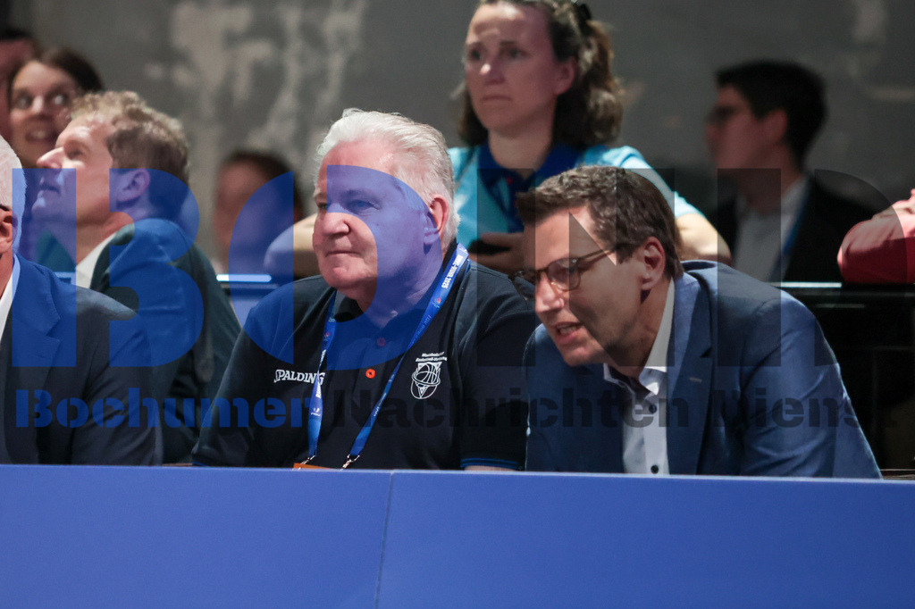 SES_TTG3X320250717-193 | bond - Realisiert mit Pictrs.com