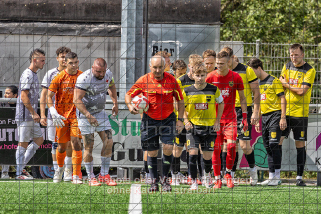 20250824_125822_0005-Bearbeitet | #,1.FC Heiningen II (gelb) vs. 1.Göppinger SV III (weiß), Fußball, Kreisliga B7 - Bezirk Neckar/Fils, 01. Spieltag, Saison 2025/2026, Kunstrasenplatz Sportzentrum Heiningen, Krautgarten 1, 73092 Heiningen, 24.08.2025 - 13:00 Uhr,Foto: PhotoPeet-Sportfotografie/Peter Harich
