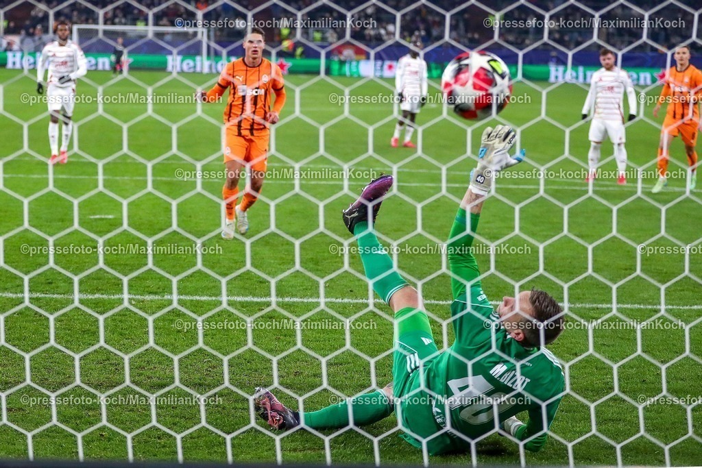 UCL22012501016 | 22.01.2025, Fußball, UEFA Champions League, Schachtar Donezk - Stade Brestois 29, Arena AufSchalke Gelsenkirchen, 7. Spieltag Saison 2024 2025: Torschütze Georgiy Sudakov (Schachtar Donezk #10) verwandelt den Elfmeter gegen Torwart Marco Bizot (Stade Brest #40) zum 2:0