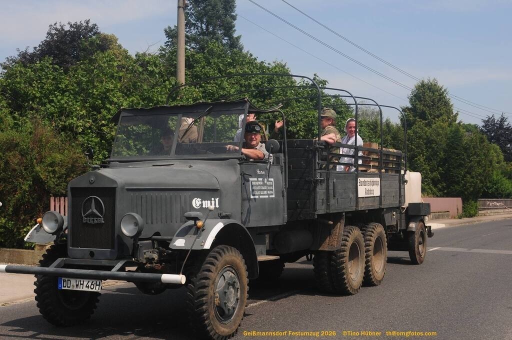 Geißmannsdorf-2026-Festumzug-128 | Festumzug in Geißmannsdorf bei Bischofswerda im Juni 2026. Fotografische Eindrücke und Momentaufnahmen vom Festumzug anläßlich des 800-jährigen Bestehens von Geißmannsdorf - mit Teilnehmern und Gästen, Strohpuppen und geschmückten Vorgärten und Grundstücken - Realisiert mit Pictrs.com