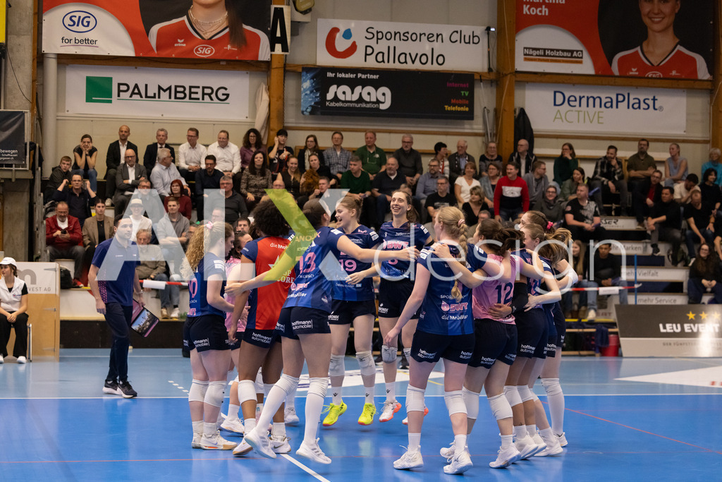 Volleyball I Frauen I Saison 2025-2026 I Volleyball NLA | Women I 1/2 Finals I  VC Kanti Schaffhausen - Sm'Aesch Pfeffingen I 18.03.2026 | Sm'Aesch Pfeffingen - Jubel - Realisiert mit Pictrs.com