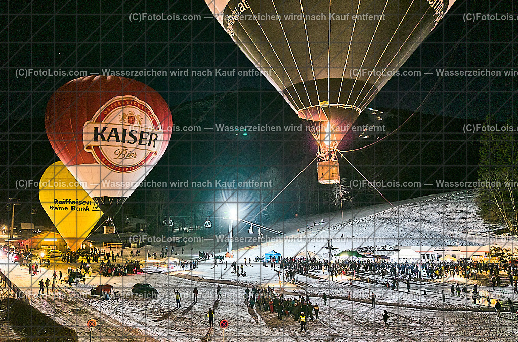 DJI_20251228173249_0087_D_Luftbild_NACHTderBALLONE | ... mit dem Ballonclub Ötscherland, einer Schauübung der Bergrettung, der Perchtegruppe Gaming 'Ötscherteufeln', dem Musikverein Lackenhof und sehr vielen Besuchern und Gästen aus nah und fern, So 28. Dezember 2025. Luftbildaufnahme.