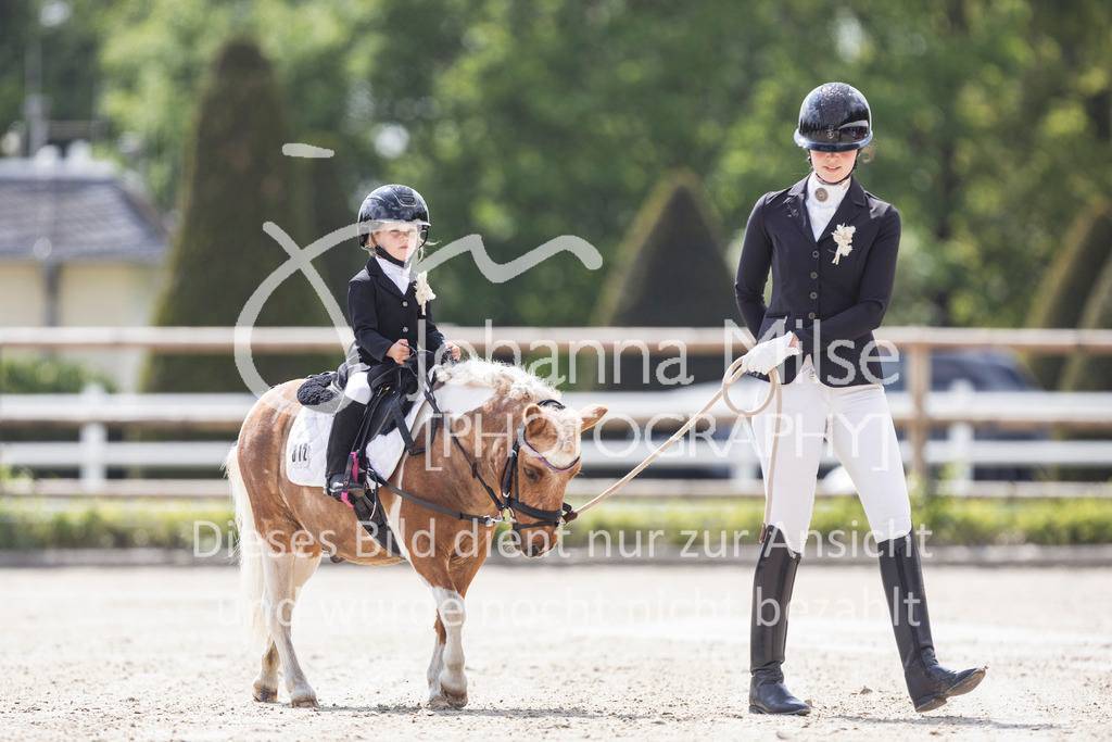 260509_PfSpTa_16_Führzügel-WB-617 | Deine schönsten Turniermomente als professionelle Fotos! Entdecke hochwertige Pferdesport-Fotografie im Online-Shop. Jetzt Fotos finden & bestellen!