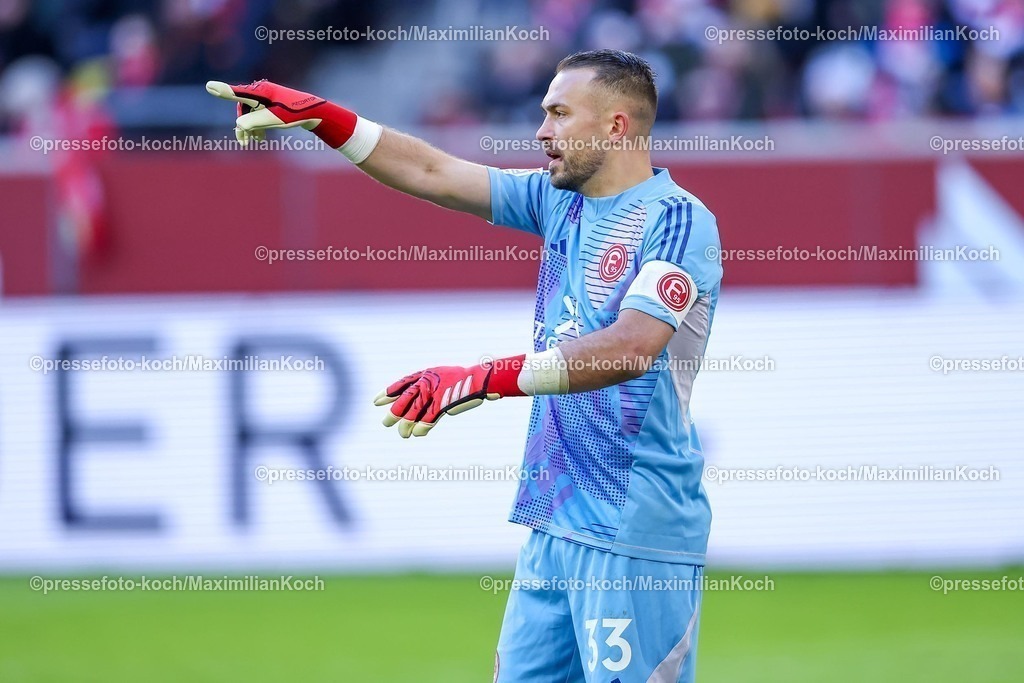 Due01022501051 | 01.02.2025, Fußball, Fortuna Düsseldorf - SSV Ulm 1846, 2.. Fußball Bundesliga, 20. Spieltag, Merkur Spiel-Arena, Saison 2024 2025: Torwart Florian Kastenmeier (Fortuna Düsseldorf #33) gestikulierendDFB regulations prohibit any use of photographs as image sequences and or quasi-video.