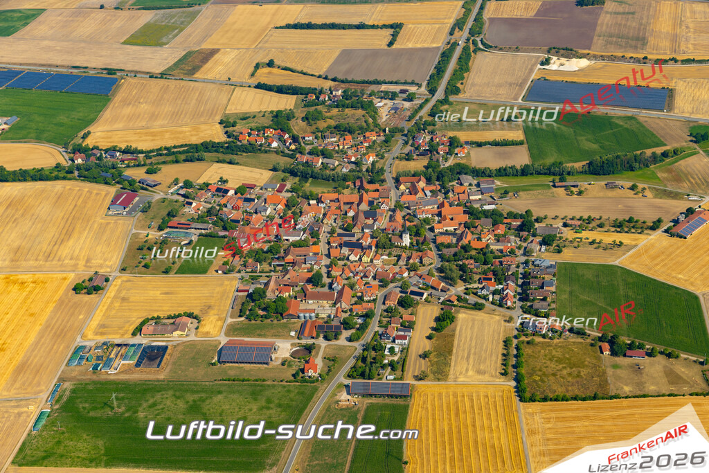 Das Luftbild zeigt : Hellmitzheim Iphofen - Die Luftaufnahme wurde 2023 vom UL-Flugzeug aus erstellt ( keine Drohne ) - Hochauflösende Luftaufnahme - Für grossformatige Ausdrucke geeignet. Die Geschenkidee !Mit Lizenz und Bildrechte bestellbar