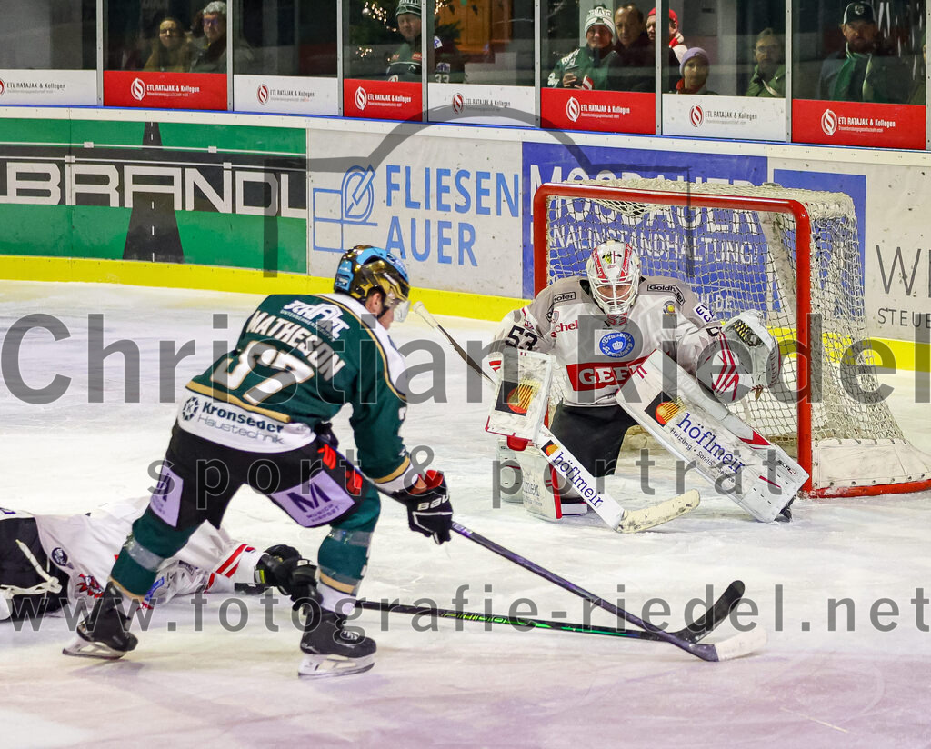 2025-12-14_117_TSV_Erding_gegen_ECDC_Memmingen_Indians | Erding, Deutschland, 14.12.2025:Eishockey, Oberliga Süd 2025 / 2026, 26. Spieltag, TSV Erding gegen ECDC Memmingen Indians, Endergebnis: 1:2Foto: Christian Riedel / fotografie-riedel.net