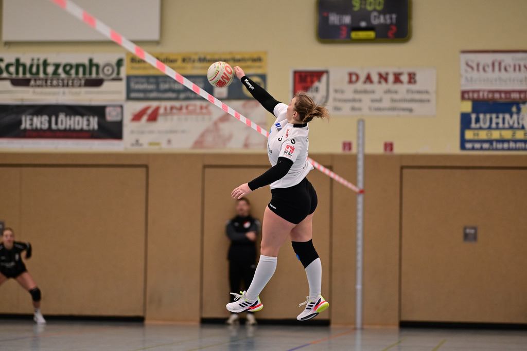 Faustball I Frauen I Saison 2025-2026 I Bundesliga Nord I 7c. Spieltag I MTV Wangersen - Ohligser TV | Der Sportfotograf. - Realisiert mit Pictrs.com