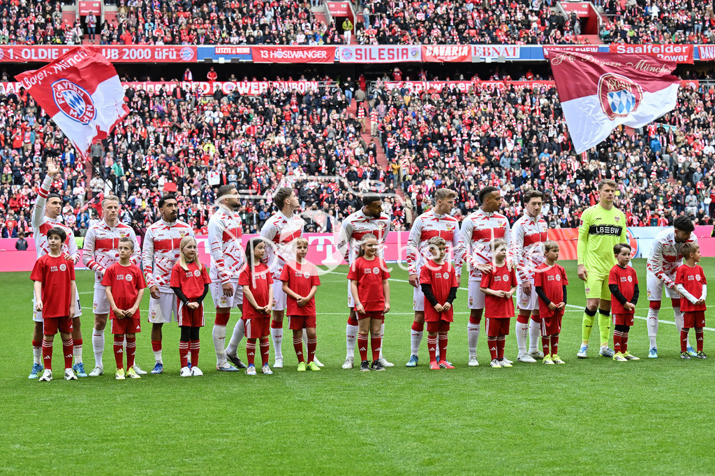 FC Bayern München - VfB Stuttgart | MUNICH, GERMANY - 19. APRIL: the starting 11 of Stuttgart before the Bundesliga Match between FC Bayern Munich vs. VfB Stuttgart at Matchday 30 at Allianz Arena / DFL REGULATIONS PROHIBIT ANY USE OF PHOTOGRAPHS AS IMAGE SEQUENCES AND/OR QUASI-VIDEO