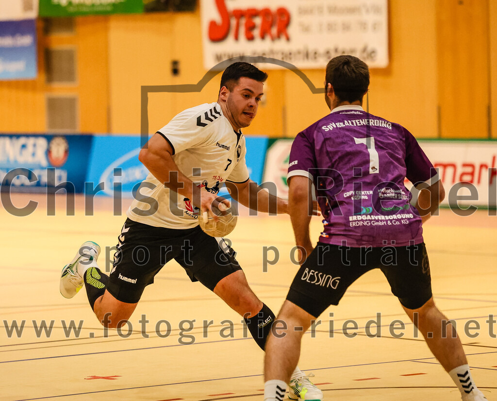 2024-03-09_048_SpVgg_Altenerding_gegen_SVW_Burghausen | Erding, Deutschland, 09.03.2024:
Handball, Bezirksoberliga Männer 2023 / 2024, 18. Spieltag, SpVgg Altenerding gegen SVW Burghausen, Endergebnis: 25:34

Tony Ivankovic (SVW Burghausen, #7), Simon Rüdiger (SpVgg Altenerding, #7)

Foto: Christian Riedel / fotografie-riedel.net