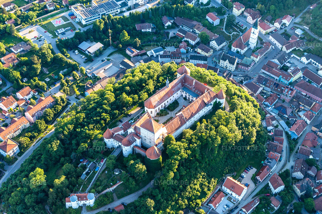 Luftbild: Pro Seniore Schloss Wörth im Ortsteil Hungersdorf in Wörth im Bundesland Bayern in Deutschland. Foto: IMG_133275.jpg vom 03.07.2022 durch Werner Riehm/FLY-FOTO.dePro Seniore |&nbsp;Wörth