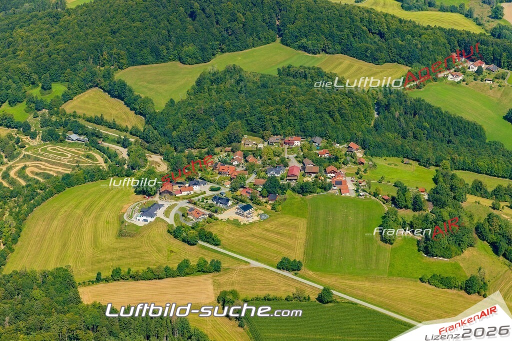 Luftbild Vs Google Maps  Kumreut  Röhrnbach -Das Luftbild wurde 2025 vom UL-Flugzeug heraus erstellt ( keine Drohne ) - Hochauflösende Luftaufnahme -Nicht vergleichbar mit Google Maps oder Satelittenbilder- Die Geschenkidee !Mit Lizenz und Bildrechte bestellbar