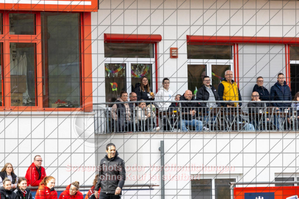 20250223_134400_0339 | #,1.FC Donzdorf (rot) vs. TSV Tettnang (schwarz), Fussball, Frauen-WFV-Pokal Achtelfinale, Saison 2024/2025, Rasenplatz Lautertal Stadion, Süßener Straße 16, 73072 Donzdorf, 23.02.2025 - 13:00 Uhr,Foto: PhotoPeet-Sportfotografie/Peter Harich