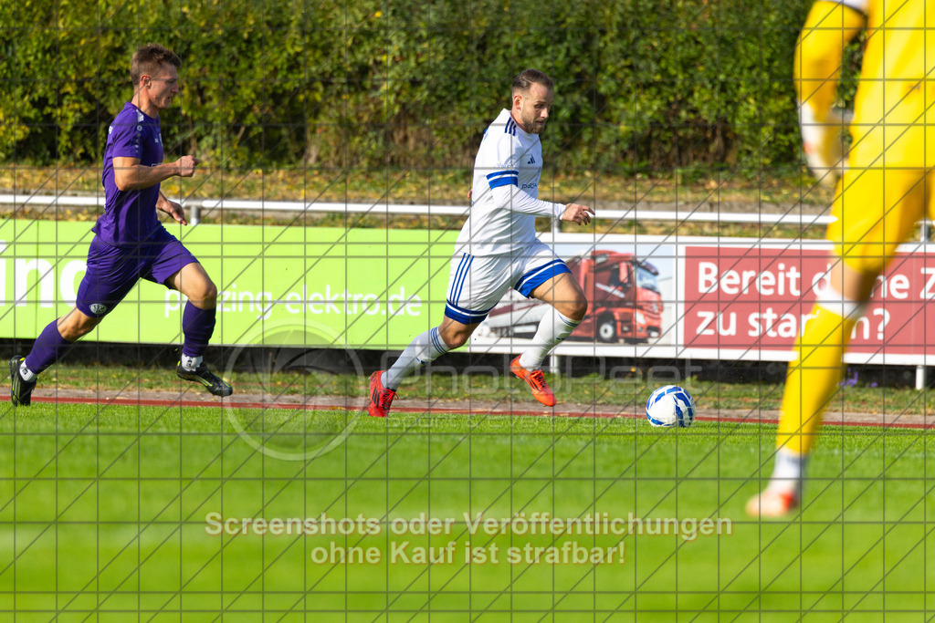 20261010_155440_0503_(c)_by_PhotoPeet | #,1.FC Eislingen (weiß) vs. TSV Bernhausen (lila), Fussball, Landesliga 2 - wfv, 11. Spieltag, Saison 2026/2027, Rasenplatz, Eichbachstation, Haldenstraße, 73054 Eislingen, 10.10.2026 - 15:30 Uhr,Foto: PhotoPeet / Sport- &amp; Eventfotografie / Peter Harich