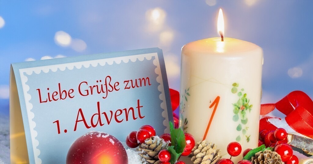 Adventsgrüße für Facebook im empfohlenen Format 1,91:1 | Grußkarte mit hinzugefügtem Text LIEBE GRÜSSE ZUM 1. ADVENT neben einer Adventskerze und weihnachtliche Dekoration - Realisiert mit Pictrs.com