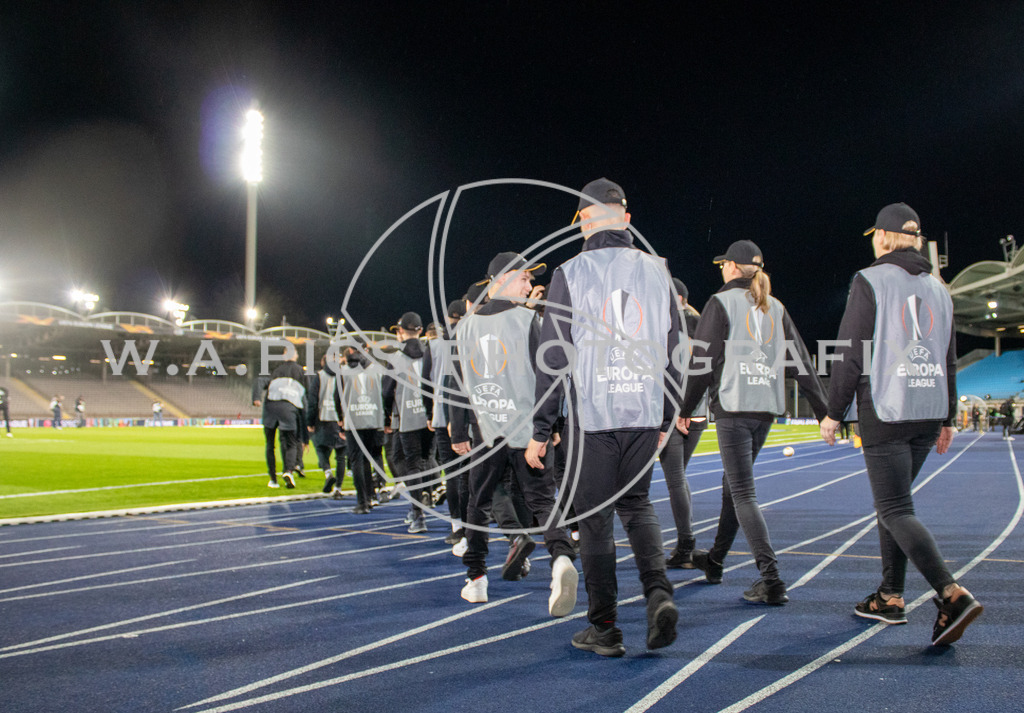 LASK Linz vs Manchester United | Linz, AUSTRIA 12.03.20 - SOCCER-EURO LEAGUE, LASK Linz vs Manchester United  Image shows: Ballkinder
Photo: Sportmediapics.com/ Andreas Willdoner