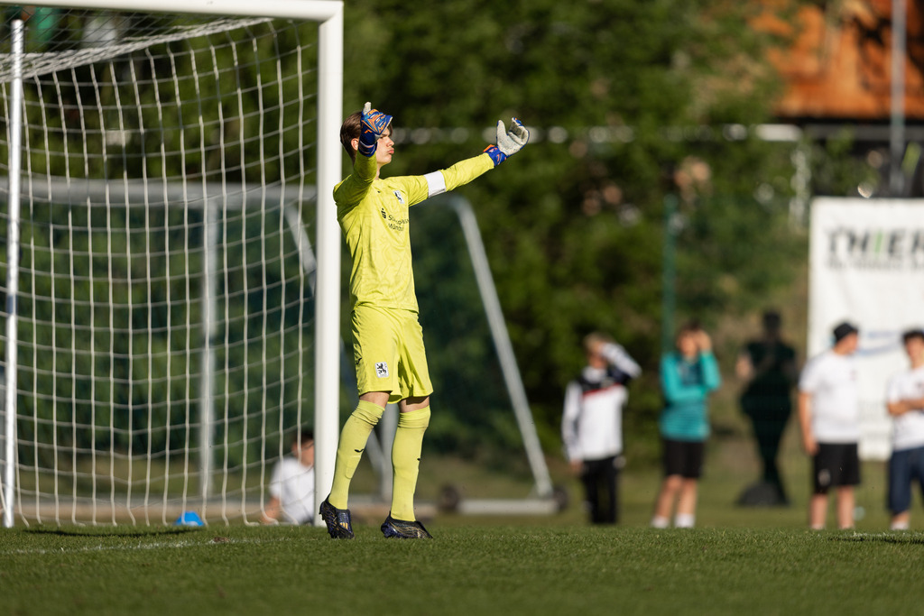 Fußball I Männer I 40. Pfingscup Hollage I 13468 | realhellocedii - Realisiert mit Pictrs.com