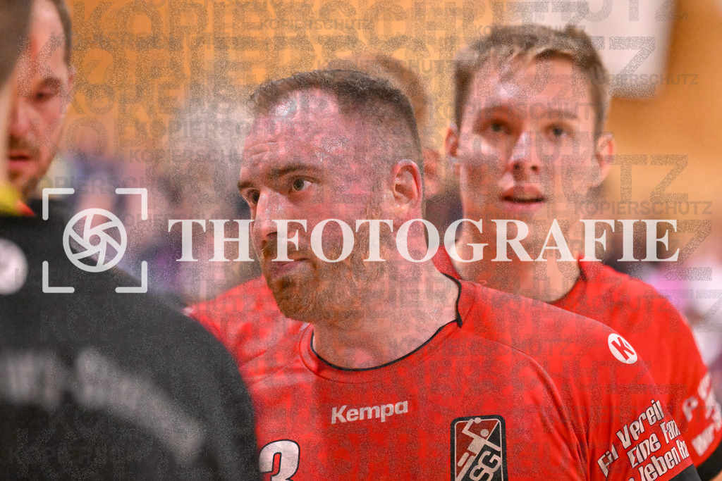 GER, SG Maulburg/Steinen - HSG Dreiland, Handball, Landesliga Suedbaden, 4. Spieltag, Saison 2024/2025, 12.10.2024 | Andre Leuchtmann (SG Maulburg/Steinen, #13) im Kreis seiner Spieler mit Ansage.GER, SG Maulburg/Steinen - HSG Dreiland, Handball, Landesliga Suedbaden, 4. Spieltag, Saison 2024/2025, 12.10.2024Foto: TH Fotografie/Thomas Hess