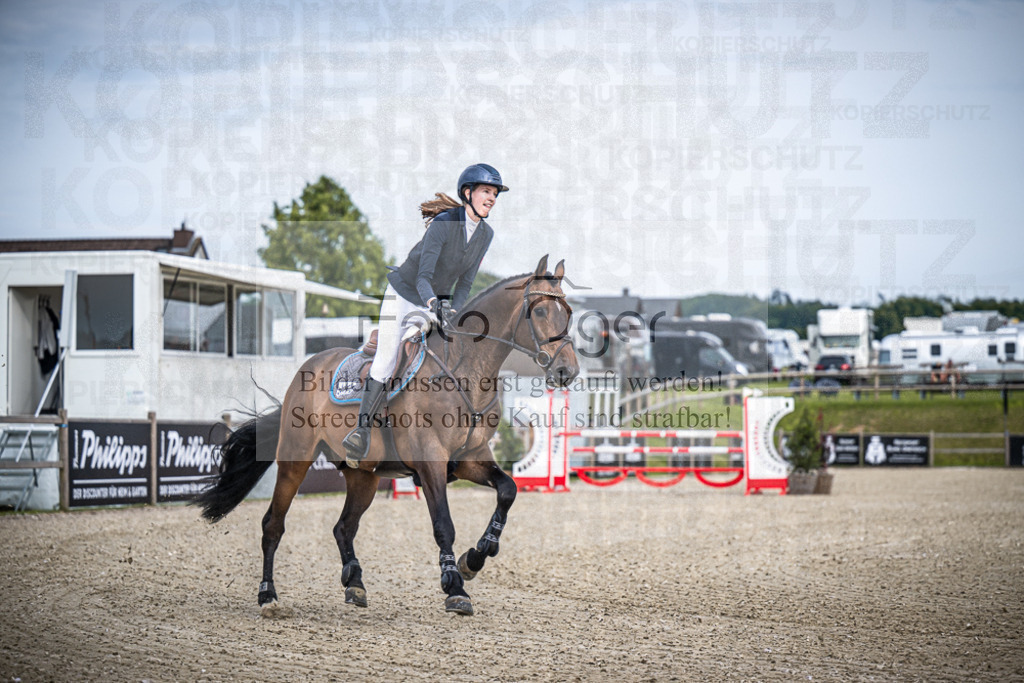 DOS_3341 | Entdecke hochwertige Reitturnierfotos von Foto Oger. Professionell, emotional und authentisch – jetzt Lieblingsmomente im Shop bestellen.Deutschlandweite Turnierfotografie. - Realisiert mit Pictrs.com