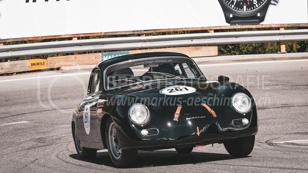19. Arosa ClassicCar 2023 - 1. September 2023 | 19. Arosa ClassicCar 2023
Arosa, Schweiz
Meyer Karl Heinz aus Neerach mit der Startnummer 261 in einem Porsche 356, Jahrgang 1956, in der Klasse Classic Trophy.
@arosaclassiccar, @arosa.official, #arosaclassiccar, #arosa, #76curves, #classiccar
Bild: Sportfotografie Markus Aeschimann | www.markus-aeschimann.ch - Realisiert mit Pictrs.com