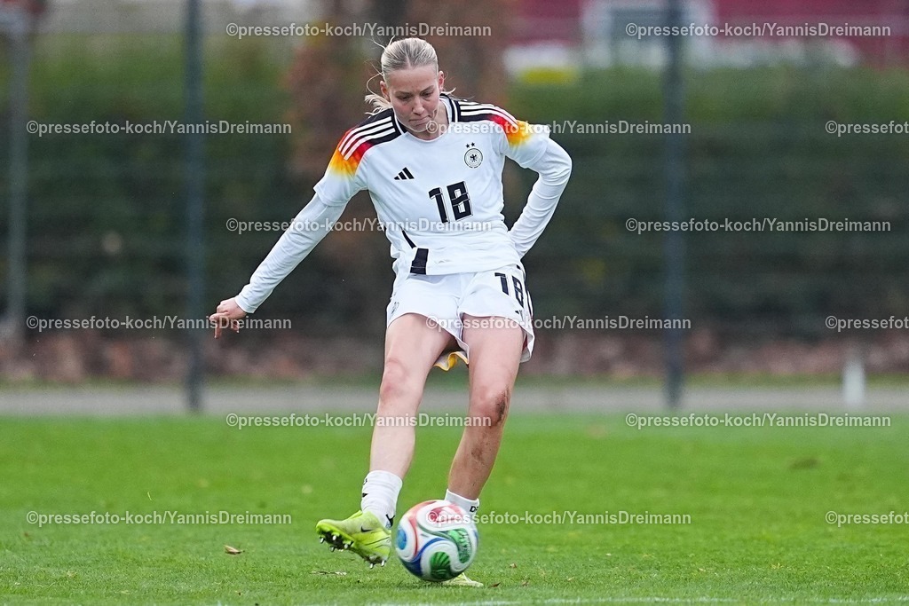 xYDRx26112502055 | 26.11.2025, xydrx, Fußball, Länderspiel, EM-Qualifikation U19-Frauen, Belgien - Deutschland, Sportschule Wedau: Mia-Lena Maas (GER #18)