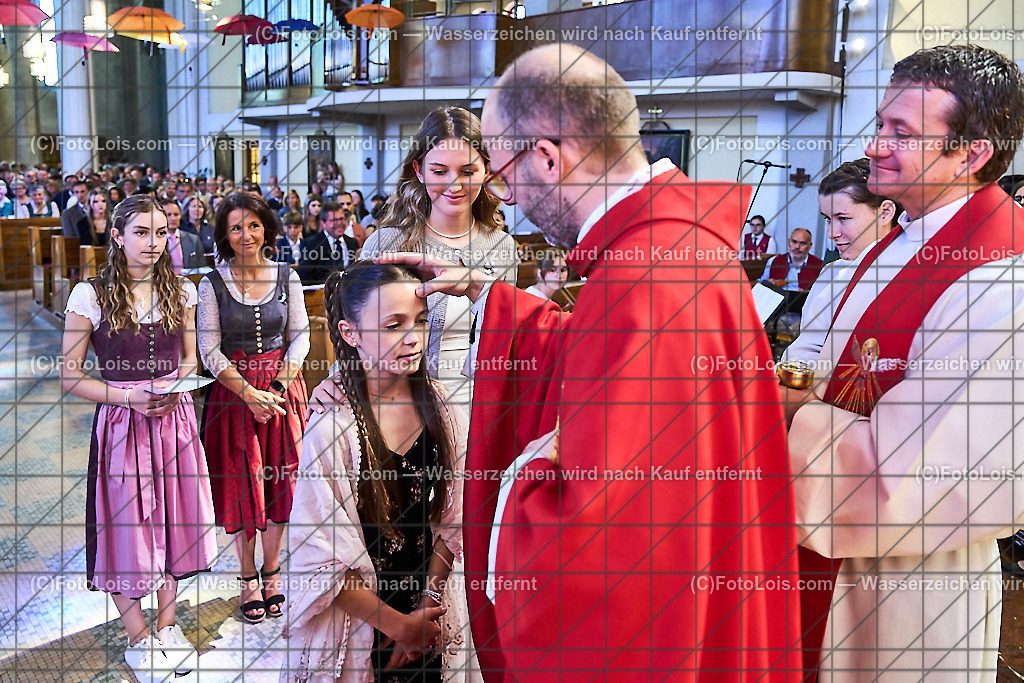 ALP0956_PfarrFirmung Wieselburg_Firmvorgang | (C)FotoLois.com, Alois Spandl, Firmung in der Pfarrkirche Wieselburg mit Generalvikar Dr. Christoph Weiss, Dechant Pfarrer Daniel Kostrzycki und Monignore Franz Dammerer, Sa 15. Juni 2024.